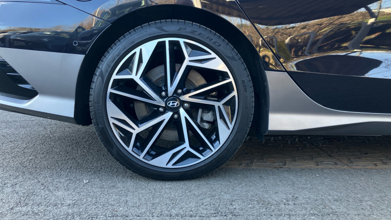 Hyundai IONIQ 6 239kW Ultimate 77kWh 4dr AWD Auto Electric Saloon